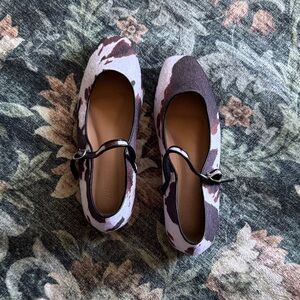 Stylish Women's Cow Print Flats